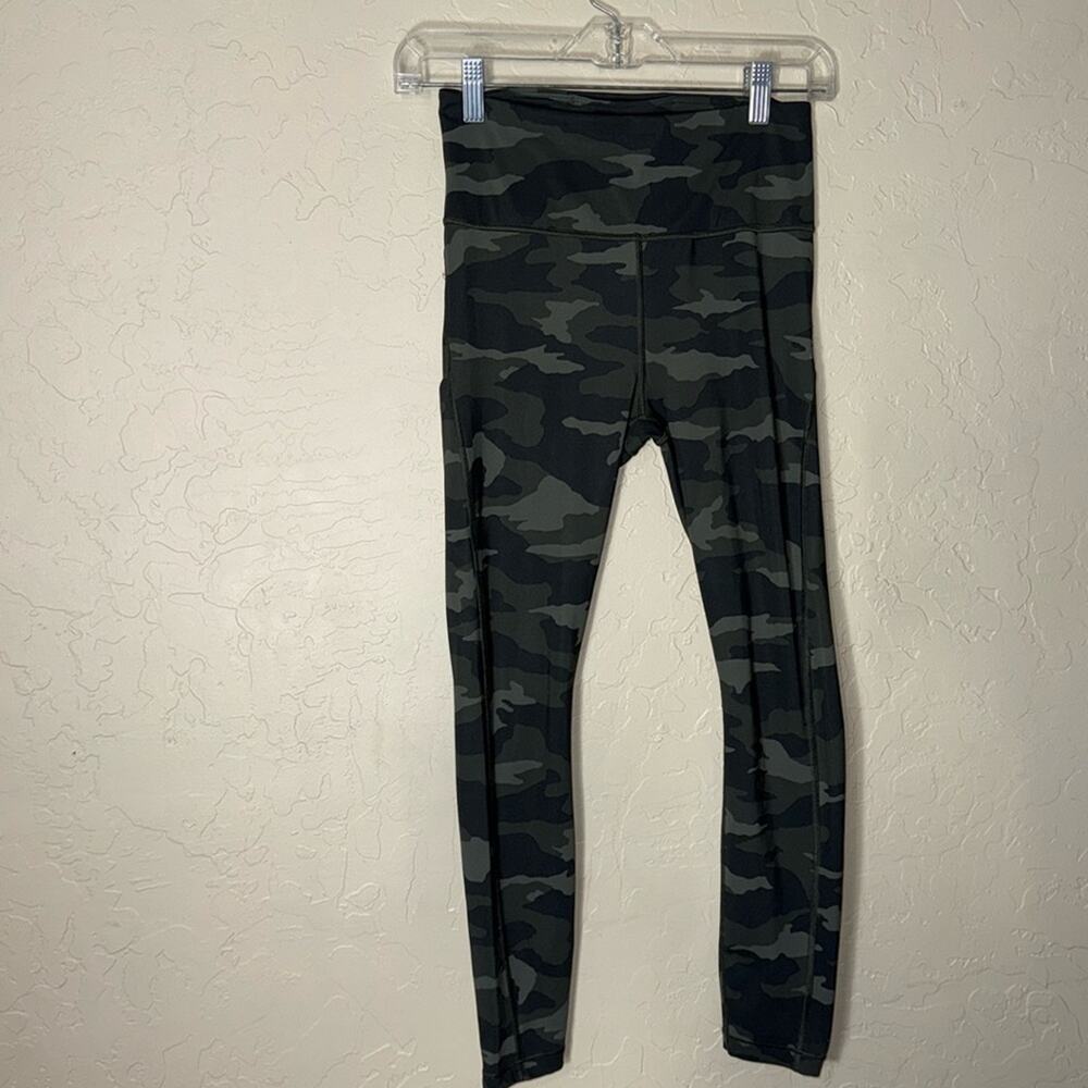 Athleta ultimate 7/8 tights in green camo